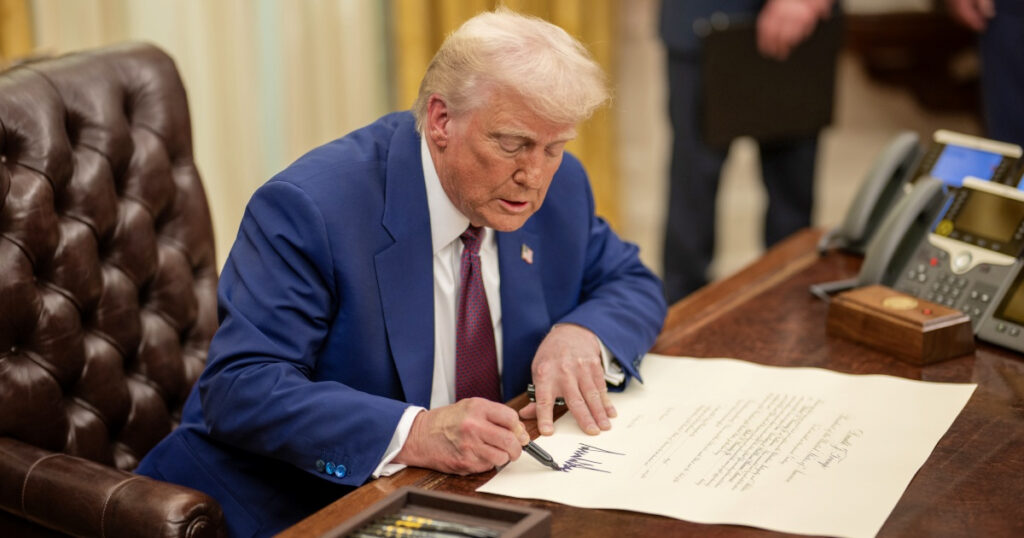 1757232880-donald-trump-lanza-nueva-herramienta-presion-internacional-dice-reciente-orden-ejecutiva