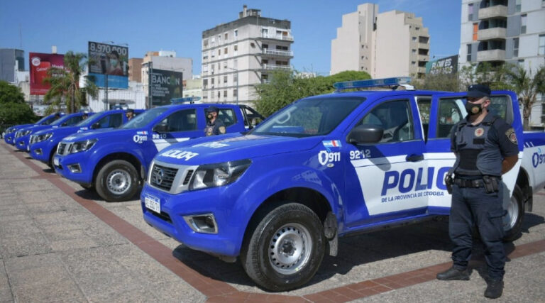 Entrega-Nissan-Frontier-a-la-Policia-de-Cordoba
