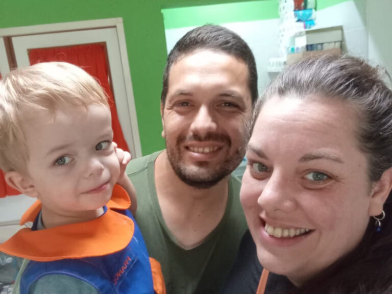 Tiene-3-años-y-acondroplasia-sus-papás-luchan-por-conseguir-una-medicación-que-sale-35-mil-USD-al-mes-ElDoce-05-04-2026_11_53_AM