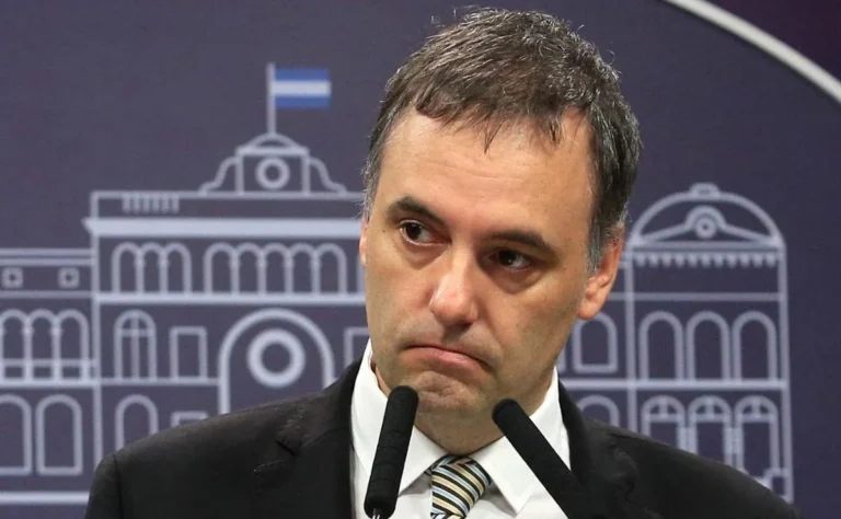 manuel_adorni