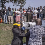 asesinaron-a-11-personas-en-una-fiesta-en-sudafrica-foto-afprajesh-jantilal-USAH7KYAPFADTKAE6CZQYAO6JY