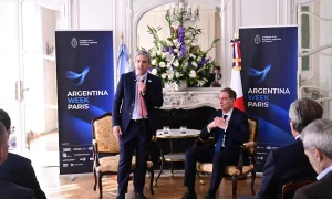 caputo-y-santilli-en-la-embajada-argentina-en-6NP22JXKLNBZLJMLFTTIZOTS2Q-1200x720